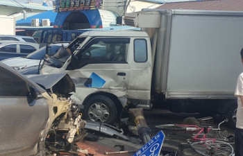남원 전통시장 부근서 차량 충돌…2명 부상