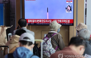 [속보] 북한, 신형 무기체계 시험한 듯…고체연료 탄도미사일 가능성