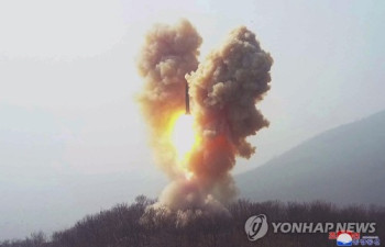 [속보] 북한 "어제 전술핵공격 모의 미사일발사훈련"