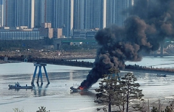 인천 소래포구 인근 해상서 어선 화재…인명피해 없어