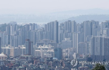 서울 아파트값 하락폭 축소 행진 멈칫…전국은 낙폭 커져