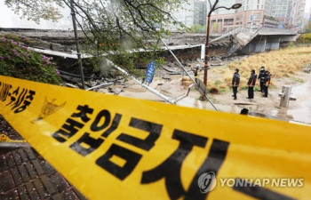 경찰, '정자교 붕괴 사고' 관련자 잇따라 소환…수사 속도