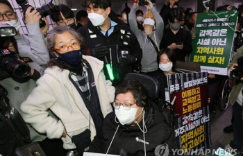 전장연, 62일 만에 지하철 탑승 시위 재개