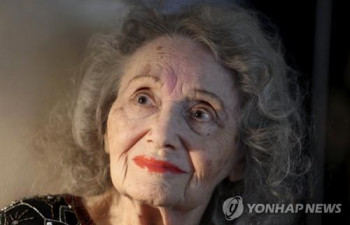 '美라스베이거스 첫 마술사' 글로리아 데이 별세…향년 100세