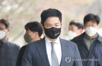 '미공개정보·횡령' 김용빈 대우조선해양건설 회장 구속
