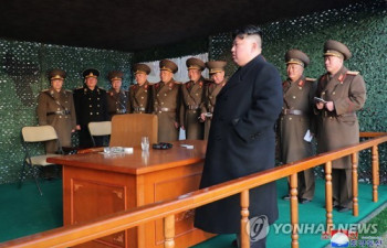 김정은 "핵전쟁억제력 강화로 적들에 두려움 줘야"…ICBM 참관