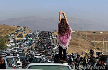이란 히잡 시위 반년…끝나지 않은 '여성·생명·자유'