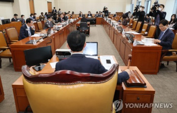 기재소위 넘은 K칩스법…경제계 "투자 촉진 마중물 역할 기대"