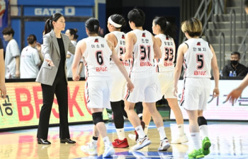 여자농구 BNK 박정은, 10년 전 은퇴한 곳서 여성 감독 '새 역사'
