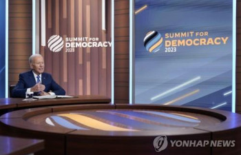 '민주주의 정상회의' 선언에 70여국 지지…"권위주의 단호 대응"
