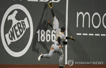 MLB 피츠버그, 배지환 호수비 극찬…배지환은 "홈런이 더 좋아"
