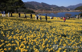 아침 '쌀쌀' 낮엔 봄기운…수도권·세종·충남·전북 미세먼지