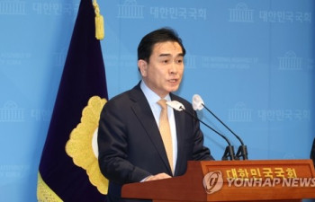 태영호, '녹취 파문·후원금 의혹' 부인…자진 사퇴도 '거부'