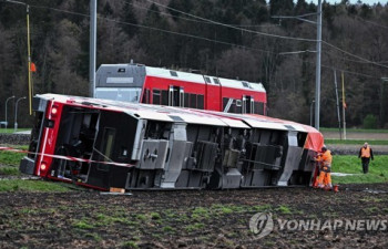 스위스서 악천후 속 열차 탈선사고 잇따라…12명 이상 부상